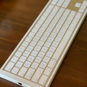 Apple Magic Keyboard with Numeric Keypad English, Wireless Bluetooth, Brand new